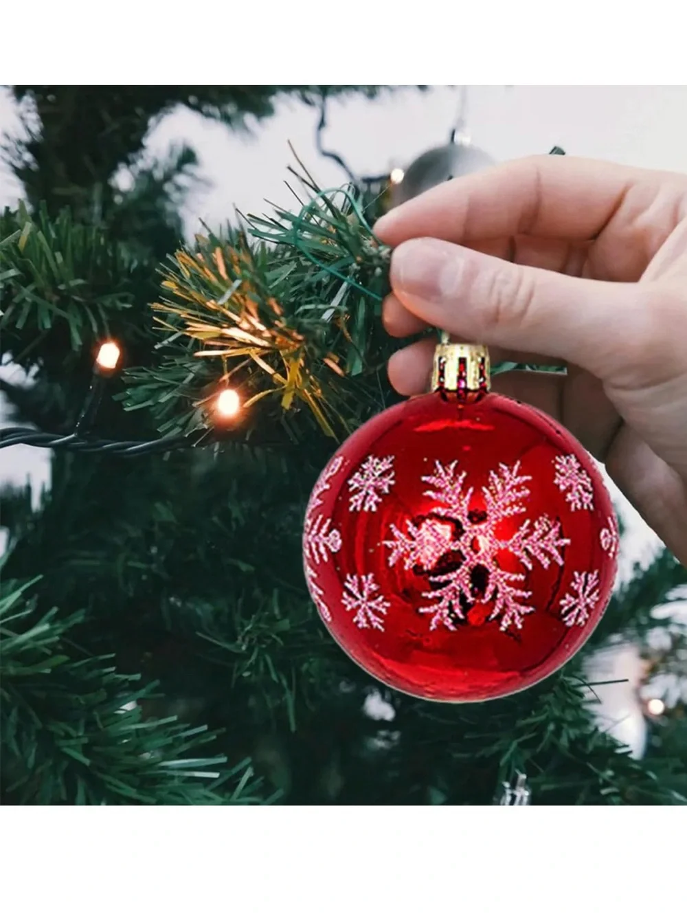 Festive Christmas Ornament Set - Red, Green & White Holiday Baubles ( )